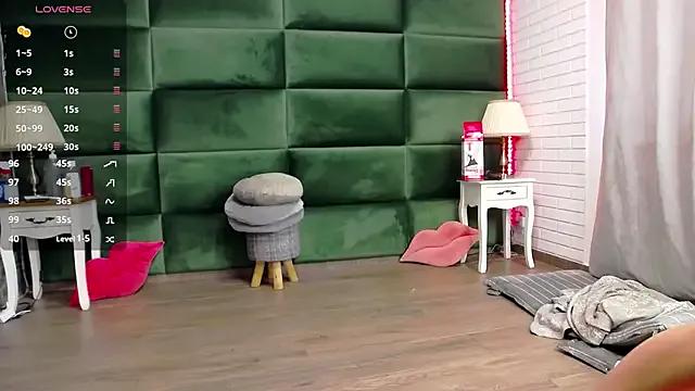 SelenSummer on StripChat 