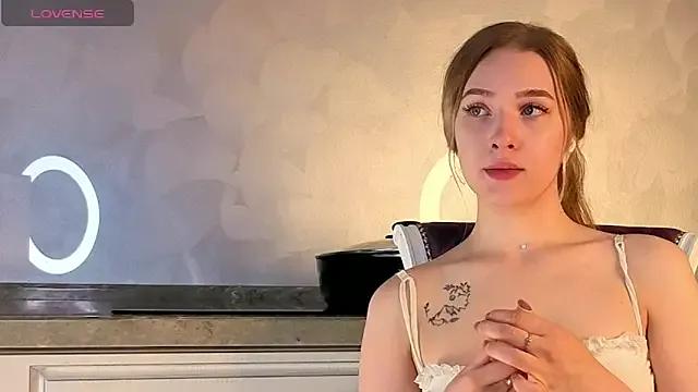 SheenaDrye on StripChat 