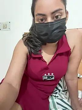 Simmi_00 on StripChat 