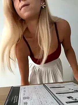 streetdoll — Naked boobs + video gift