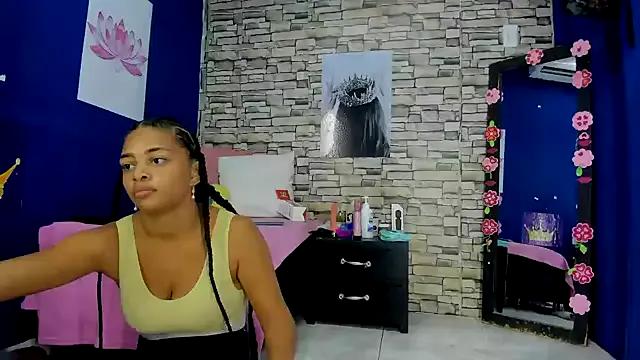 susanwest01 on StripChat 