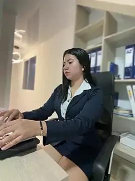 VAL_PRINCESS — SHOW TITIS IN THE OFFICINE