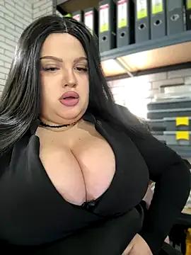 VladaWhite — RISKY SHOW BOOBS +PLAY NIPLLE  AT PUBLIC